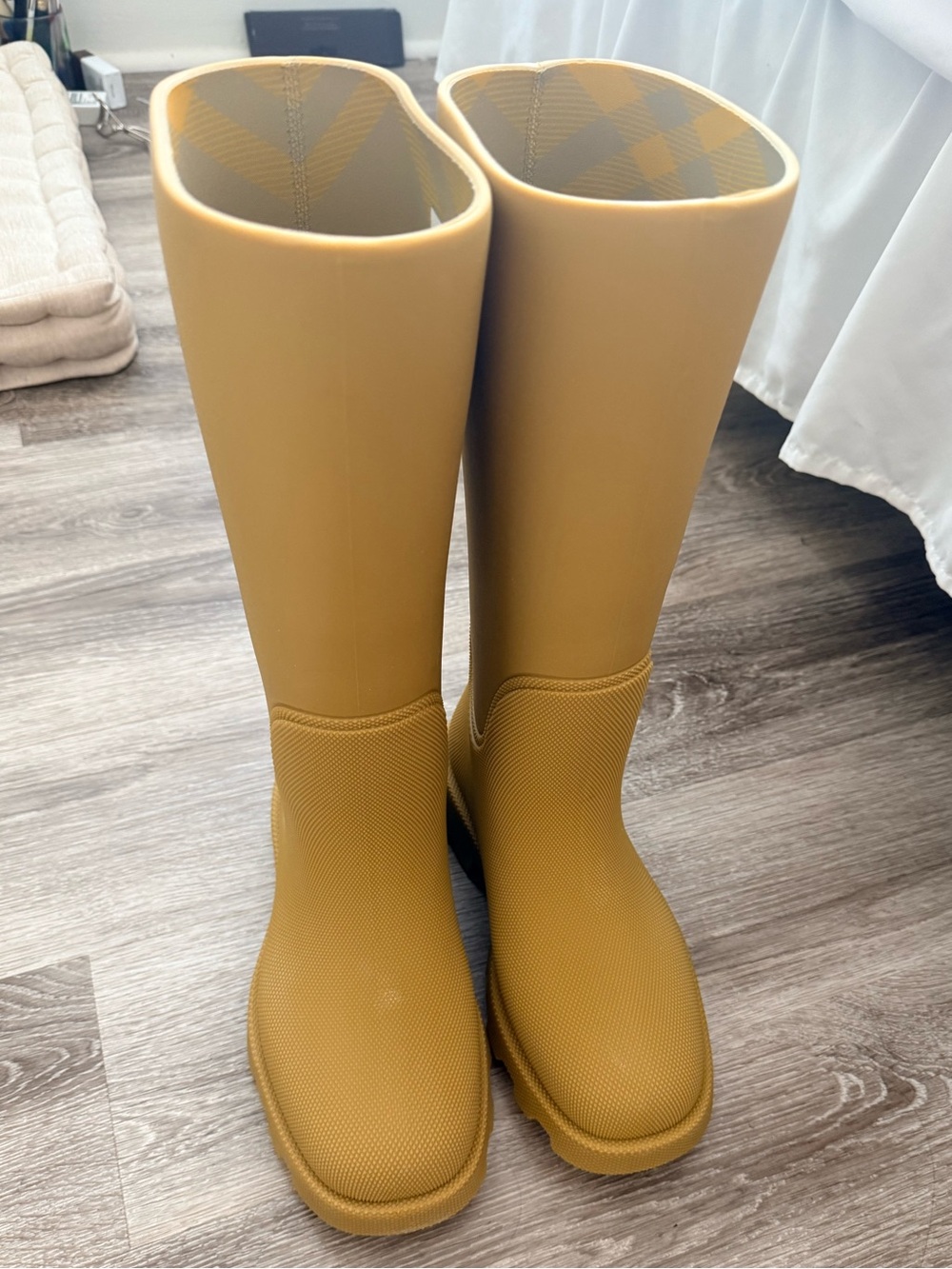 Burberry Mustard Yellow Chunky Lug Rain Boots - Picture 2 of 7